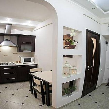 1 Minute To Rynok Square Apartment Lviv Ruang foto