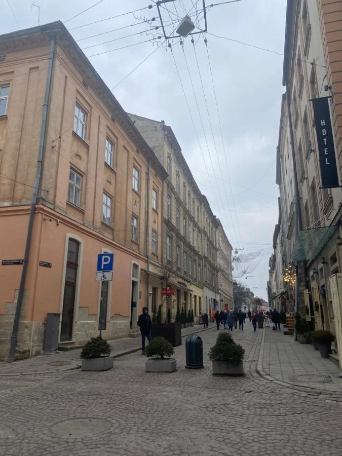1 Minute To Rynok Square Apartment Lviv Bagian luar foto